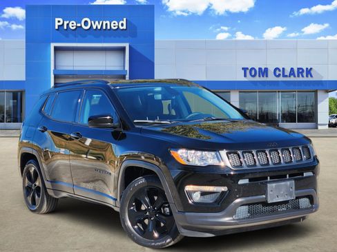 Used 2021 Jeep Compass Latitude image 1