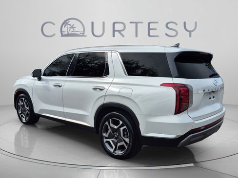 Used 2024 Hyundai Palisade Limited FWD image 3