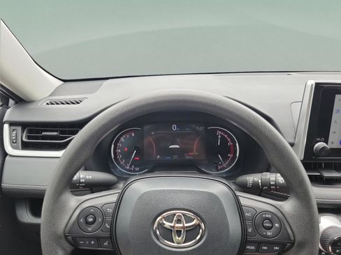 Used 2024 Toyota RAV4 XLE FWD image 27