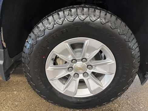 Used 2022 Chevrolet Silverado 1500 LT AWD/4WD image 9
