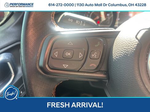 Used 2024 Jeep Gladiator Mojave w/ Technology Group AWD/4WD image 18
