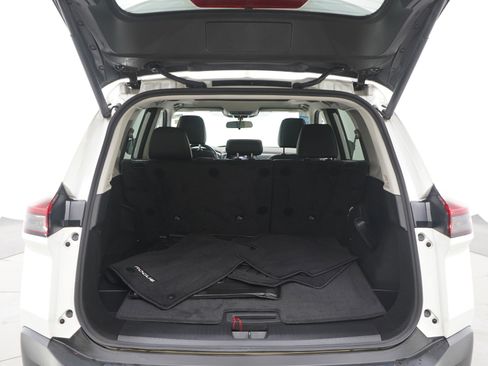 Used 2022 Nissan Rogue SV w/ SV Premium Package image 15