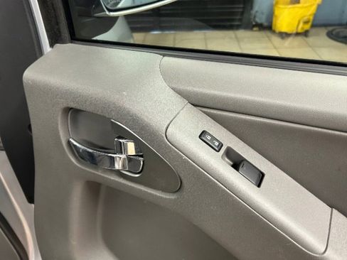 Used 2019 Nissan Frontier SL image 12