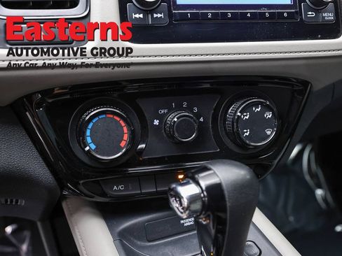 Used 2022 Honda HR-V LX image 17