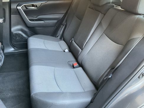 Used 2025 Toyota RAV4 XLE AWD/4WD image 34