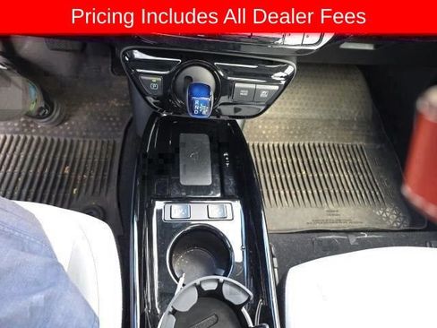 Used 2022 Toyota Prius XLE w/ Premium Convenience Package FWD image 5