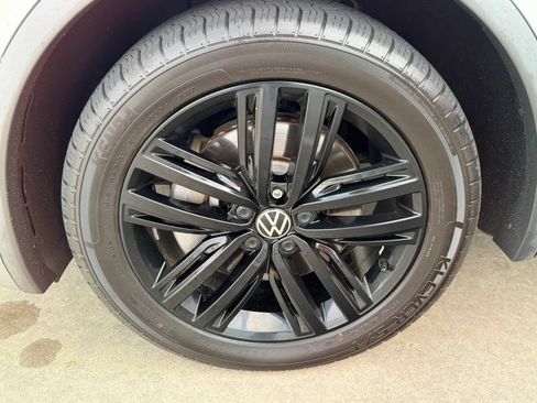 Used 2022 Volkswagen Tiguan SE R-Line FWD image 14