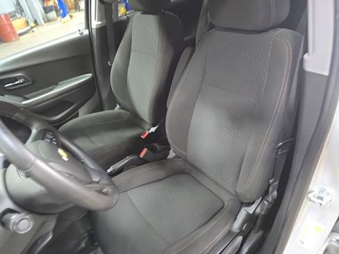 Used 2022 Chevrolet Trax LS w/ Tint and Cruise Package image 16