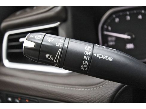 Used 2021 GMC Yukon Denali w/ Denali Premium Package image 18