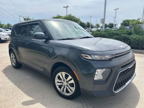 Used 2021 Kia Soul LX FWD image 2