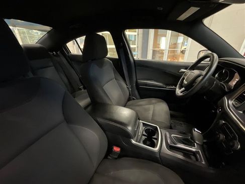 Used 2018 Dodge Charger SXT image 25
