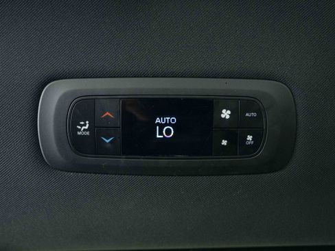 Used 2021 Chrysler Pacifica Touring-L w/ Uconnect Theater Family Group FWD image 41