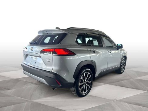 Used 2024 Toyota Corolla Cross XLE w/ Convenience Package image 8