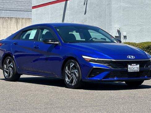 Used 2025 Hyundai Elantra Sport FWD image 5