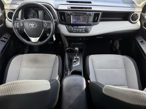 Used 2018 Toyota RAV4 XLE FWD image 11