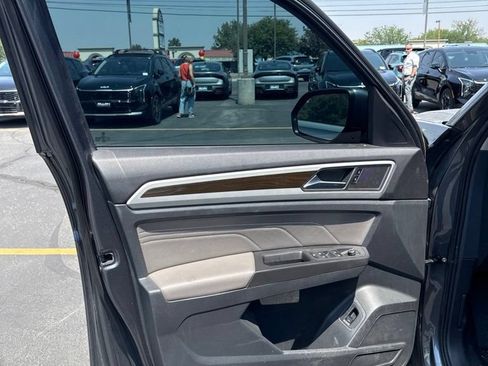 Used 2022 Volkswagen Atlas SE w/ Panoramic Sunroof Package AWD/4WD image 4