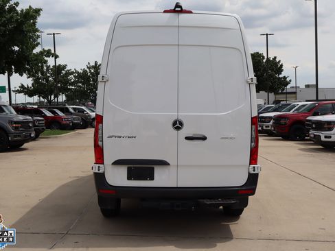 Used 2025 Mercedes-Benz Sprinter 2500 image 4