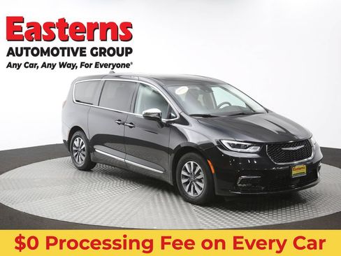Used 2023 Chrysler Pacifica Limited FWD image 53