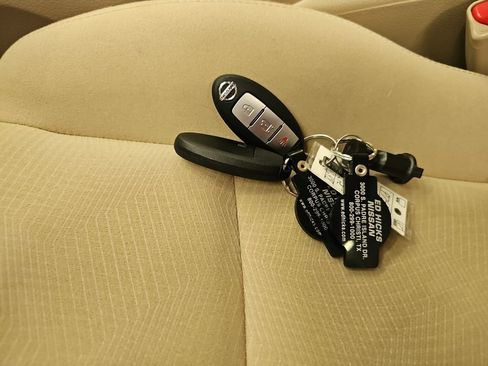 Used 2015 Nissan Rogue SV image 33