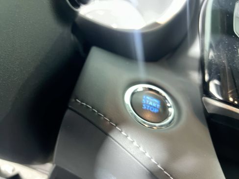 Used 2022 Toyota Highlander XLE FWD image 20