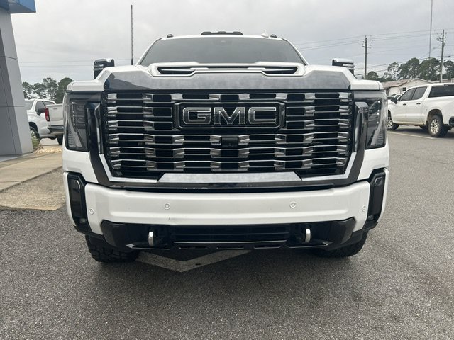 Used 2024 GMC Sierra 2500 Denali Ultimate AWD/4WD image 3