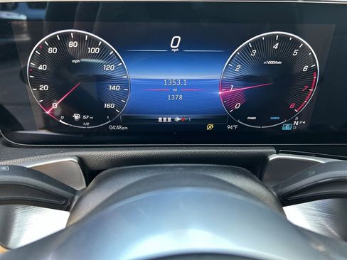 Used 2025 Mercedes-Benz GLB 250 4MATIC image 11