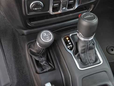 New 2025 Jeep Gladiator Sport image 17