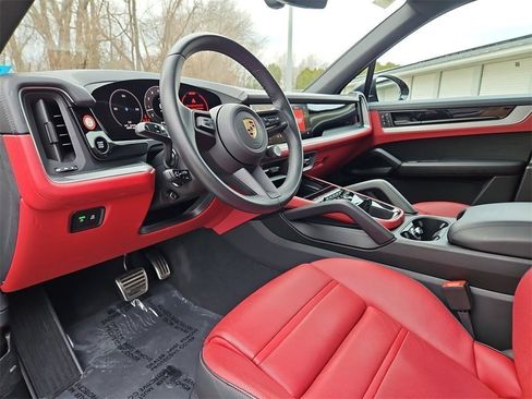 Certified 2024 Porsche Cayenne S image 4