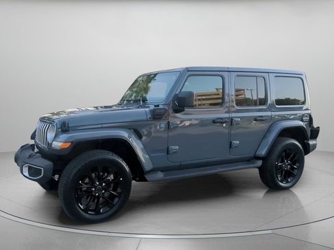 Used 2025 Jeep Wrangler Unlimited Sahara AWD/4WD image 14