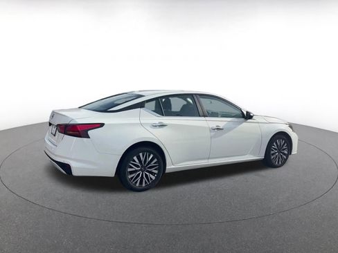 Used 2025 Nissan Altima 2.5 SV image 15