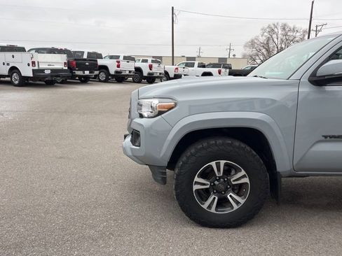 Used 2019 Toyota Tacoma TRD Sport w/ Technology Package image 7