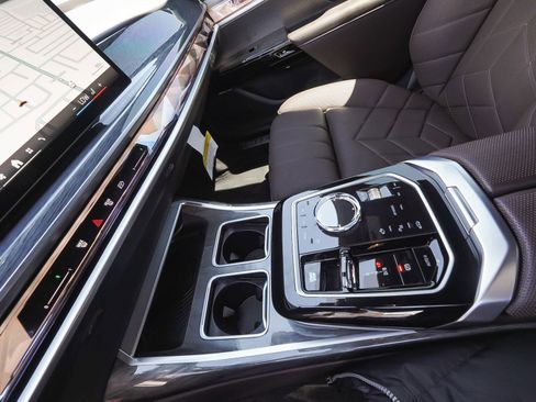 Used 2025 BMW i7 xDrive60 AWD/4WD image 29