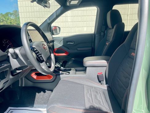 Used 2025 Nissan Frontier PRO-4X AWD/4WD image 9