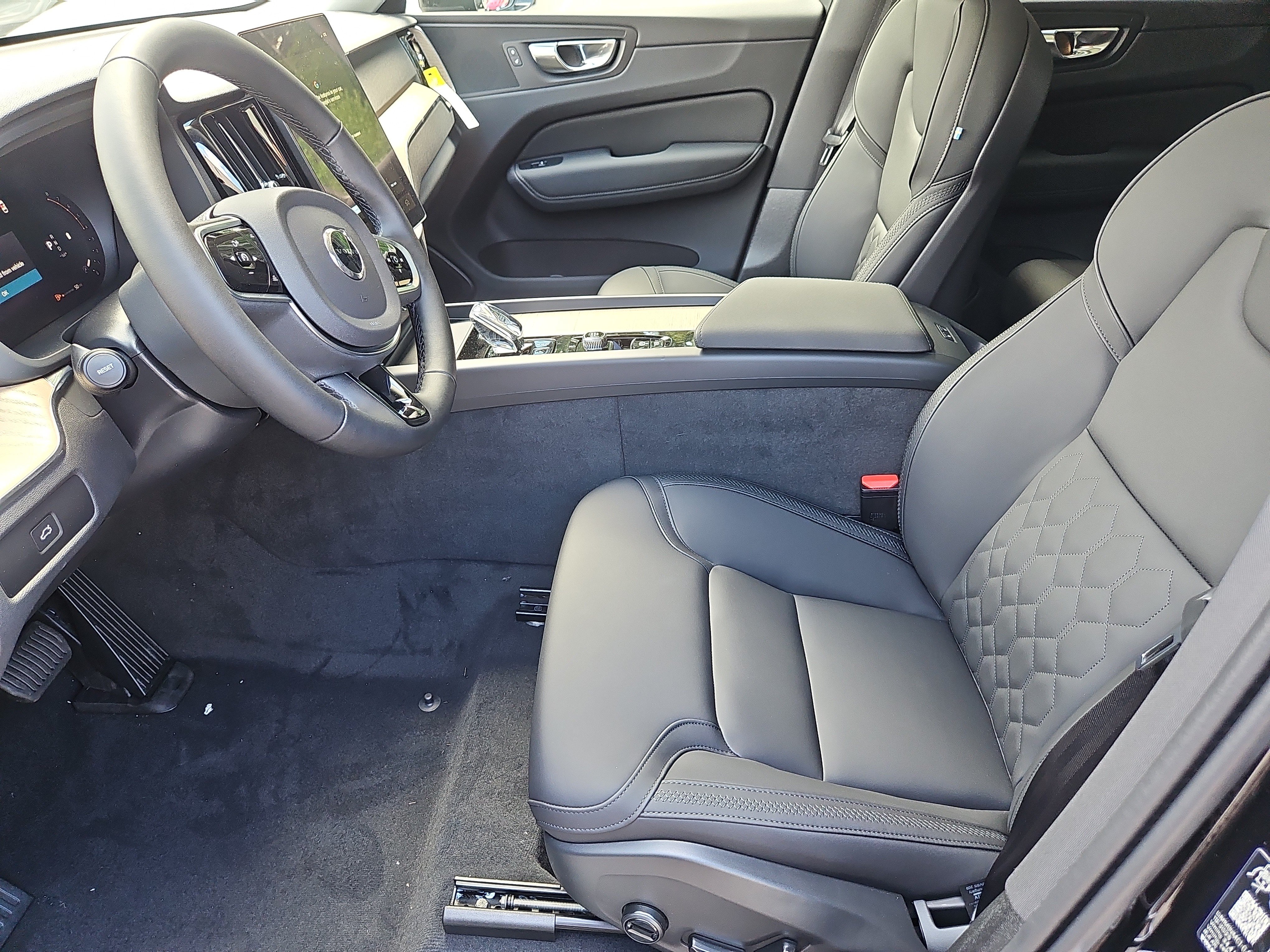 New 2026 Volvo XC60 B5 Plus w/ Protection Package Premier AWD/4WD image 19