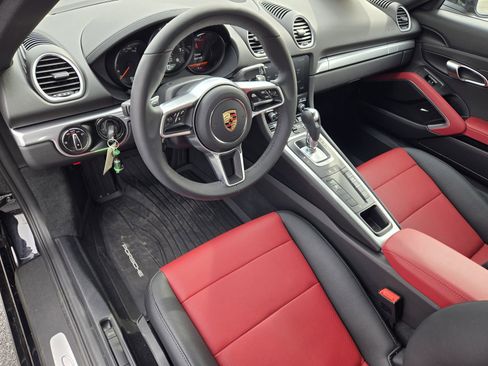 Used 2025 Porsche 718 Cayman image 25