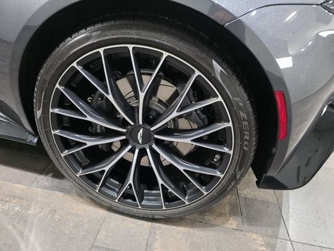 Used 2023 Aston Martin V8 Vantage Roadster image 4