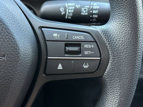 Certified 2025 Honda HR-V LX image 27