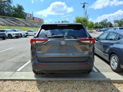 Used 2025 Toyota RAV4 LE AWD/4WD image 4