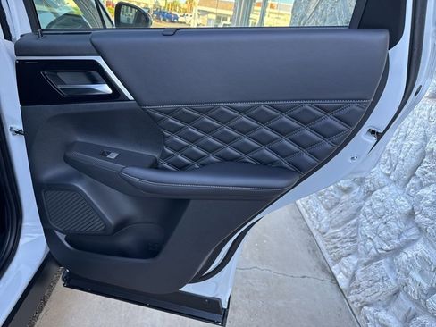 New 2025 Mitsubishi Outlander SEL image 30