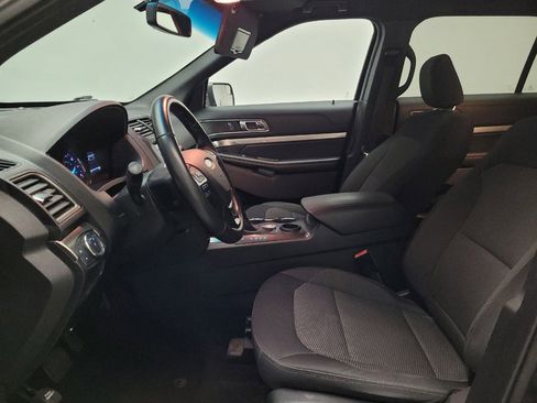 Used 2018 Ford Explorer XLT w/ Equipment Group 201A FWD image 17