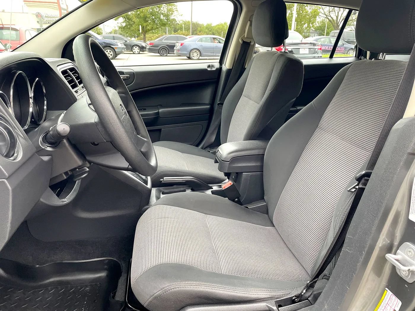 Used 2011 Dodge Caliber Heat w/ Driver Convenience Group FWD image 9