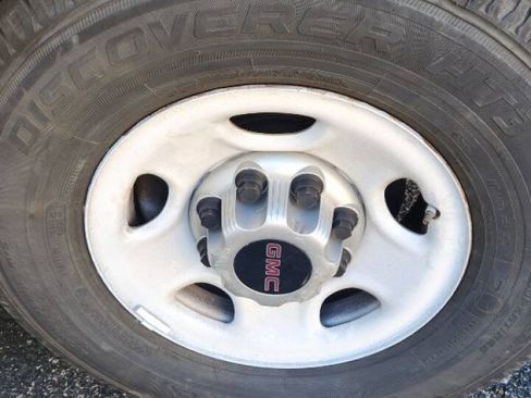 Used 2012 GMC Savana 2500 Extended RWD image 6