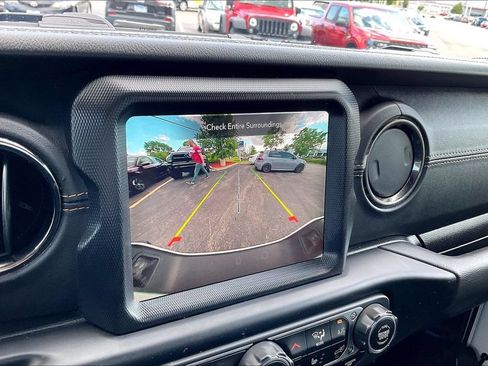 Used 2023 Jeep Gladiator Overland AWD/4WD image 24