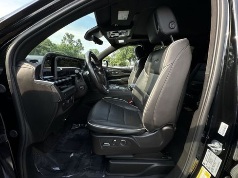 Used 2024 Cadillac Escalade ESV Sport RWD image 13