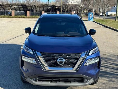 Used 2022 Nissan Rogue SL image 2