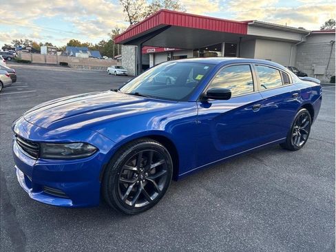 Used 2020 Dodge Charger SXT w/ Blacktop Package image 5