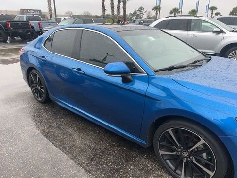 Used 2020 Toyota Camry XSE image 3