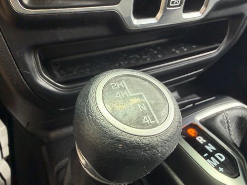 Used 2019 Jeep Wrangler Unlimited Sahara AWD/4WD image 39