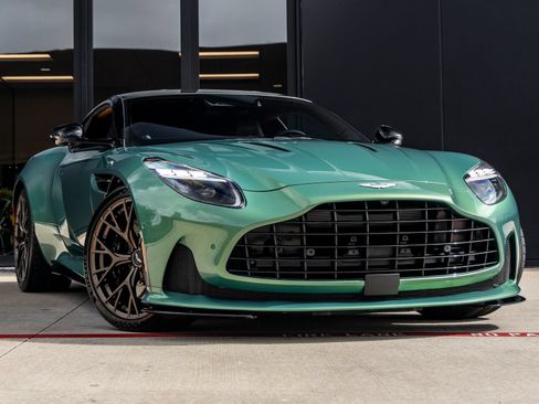 Used 2025 Aston Martin DB12 Coupe RWD image 2