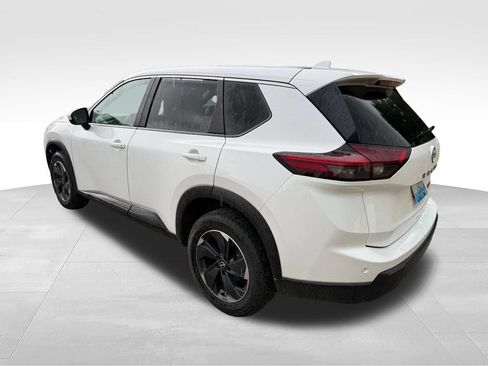 Used 2024 Nissan Rogue SV AWD/4WD image 4